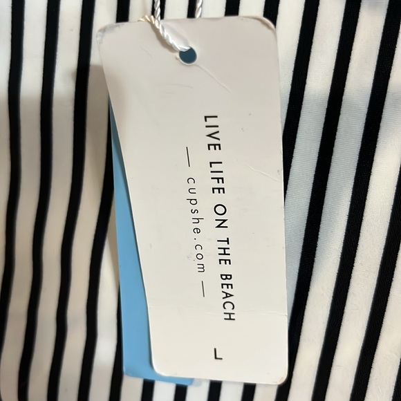 Cupshe one piece swim suit,size large, NWT. - Picture 8 of 9